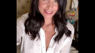 Si masturba mentre il suo migliore amico fa la stessa cosa