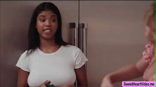 Figliastra Nia Nacci guarda Dana DeArmond lecca la sua figa bagnata