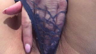 Bere pussy bat behar oilarra barruan. Gertutik