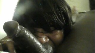 Չաղլիկ Բեթի catches իմ ընկույզ և покалывает իմ ձու