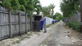 Alyssa Lynn madarikatu bere semearen lagun aire librean