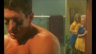 Cornea cheerleader Calli Cox e aprile viene scopata in spogliatoio