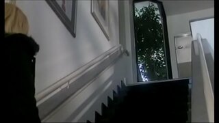 Nahiko beroa eta tentagarria rubia babe handi batera pitxer Gogokotzat Skye egin dude hartu dutxa zulatzeko bere