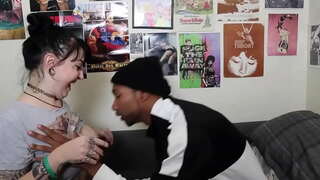 لڑکی بڑے سیاہ ڈک لے